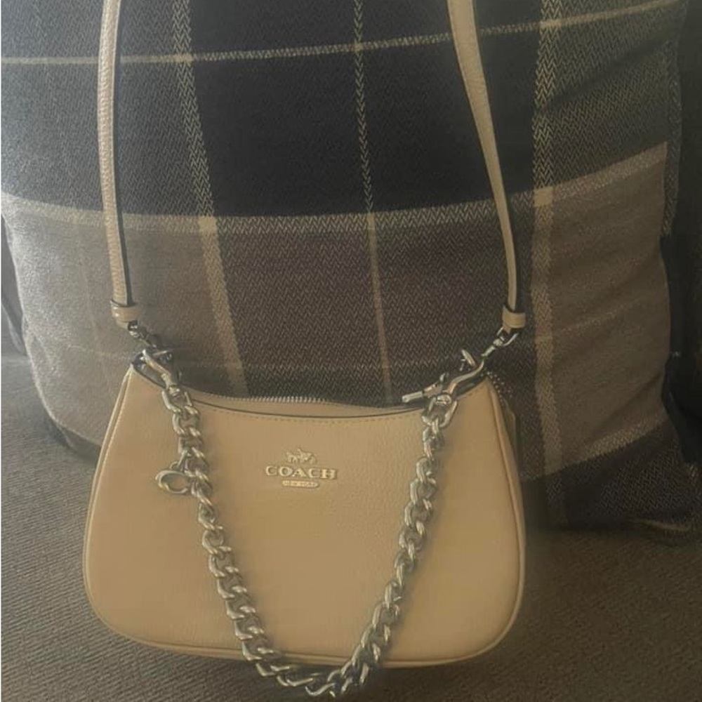 COACH Teri bag/ cross body/ shoulder bag.  Excellent condition. Ivory.